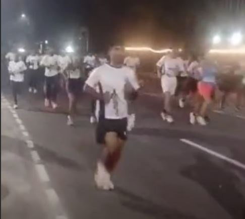 जबलपुर में सूर्या हाफ मैराथन, सेना के जवानों ने लिया हिस्सा, आमजन के साथ 21 किलोमीटर दौड़े