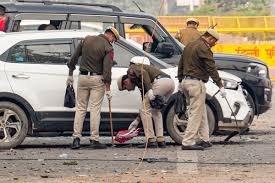 दिल्ली कार ब्लास्ट पर केंद्र की कड़ी चेतावनी, टीवी चैनलों और सोशल मीडिया प्लेटफॉर्म्स को संवेदनशील वीडियो व भड़काऊ सामग्री प्रसारित न करने के निर्देश