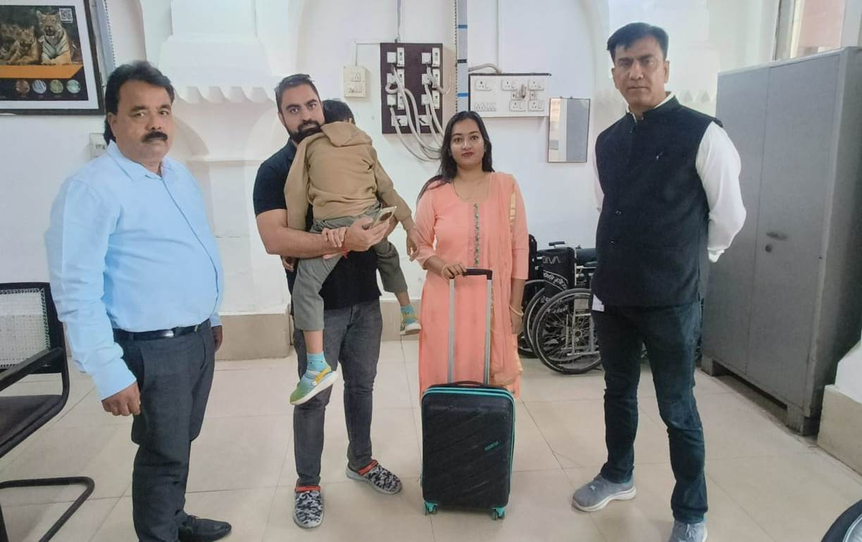 पिपरिया रेलवे स्टेशन पर गलती से यात्री ने जेवरों से भरा ट्राली बैग उतार लिया, जबलपुर में स्टाफ की सक्रियता से सकुशल मिला