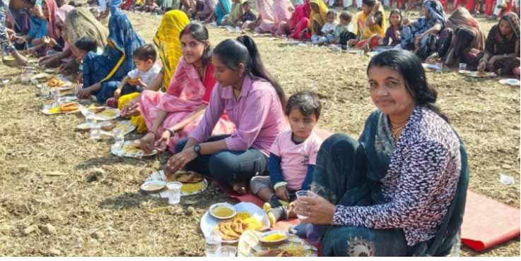 डीजे की धुन पर निकली बंदर की शवयात्रा, बैंड बाजा के बीच आयोजित तेरहवीं भोज में 5 हजार लोग शामिल