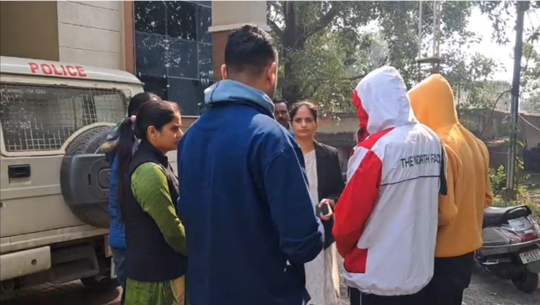 राजस्थान की बॉर्डर से लोगों को लगाते थे चूना, जबलपुर से जुड़ा है मामला, दो युवक गिरफ्तार