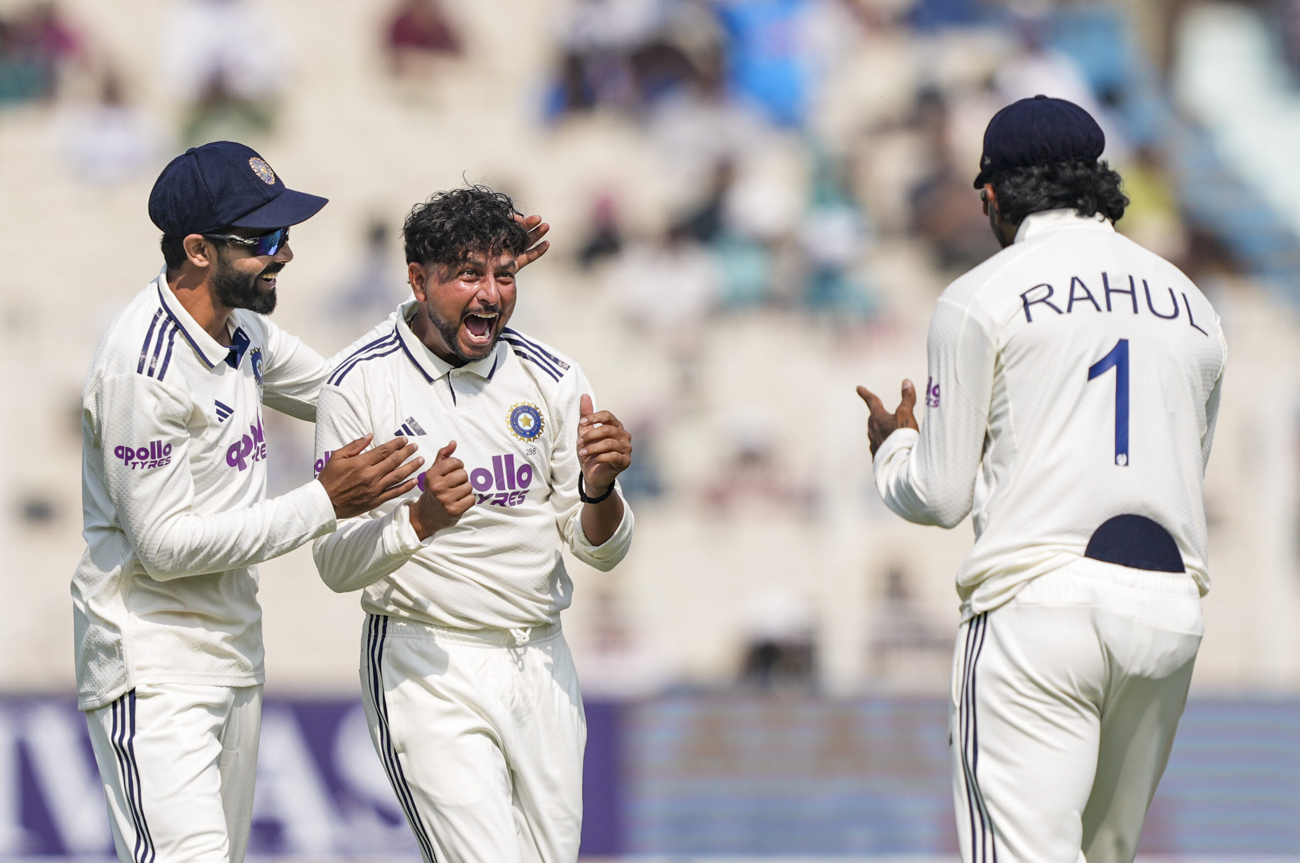 कुलदीप यादव और जसप्रीत बुमराह की जुगलबंदी से दक्षिण अफ्रीका पहली पारी में चकमा, गुवाहाटी टेस्ट के पहले दिन भारत की वापसी