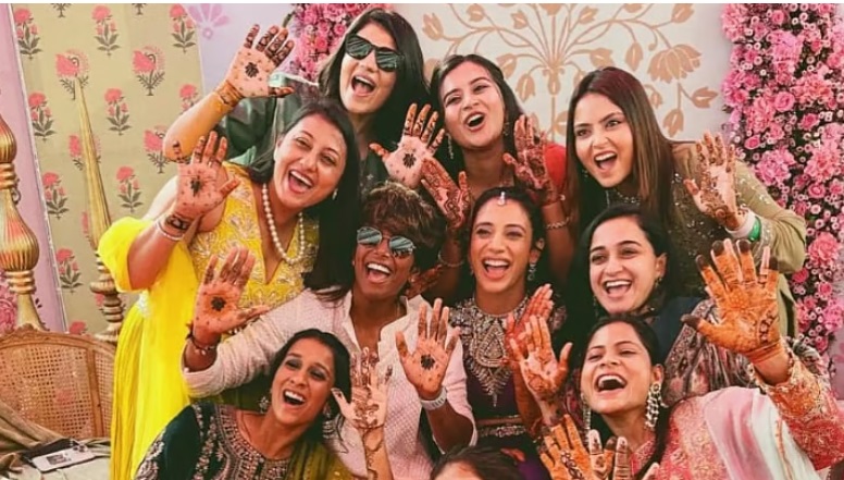 स्मृति मंधाना की मेहंदी की तस्वीरें वायरल, क्रिकेट स्टार्स संग संगली में सजी शादी की रौनक