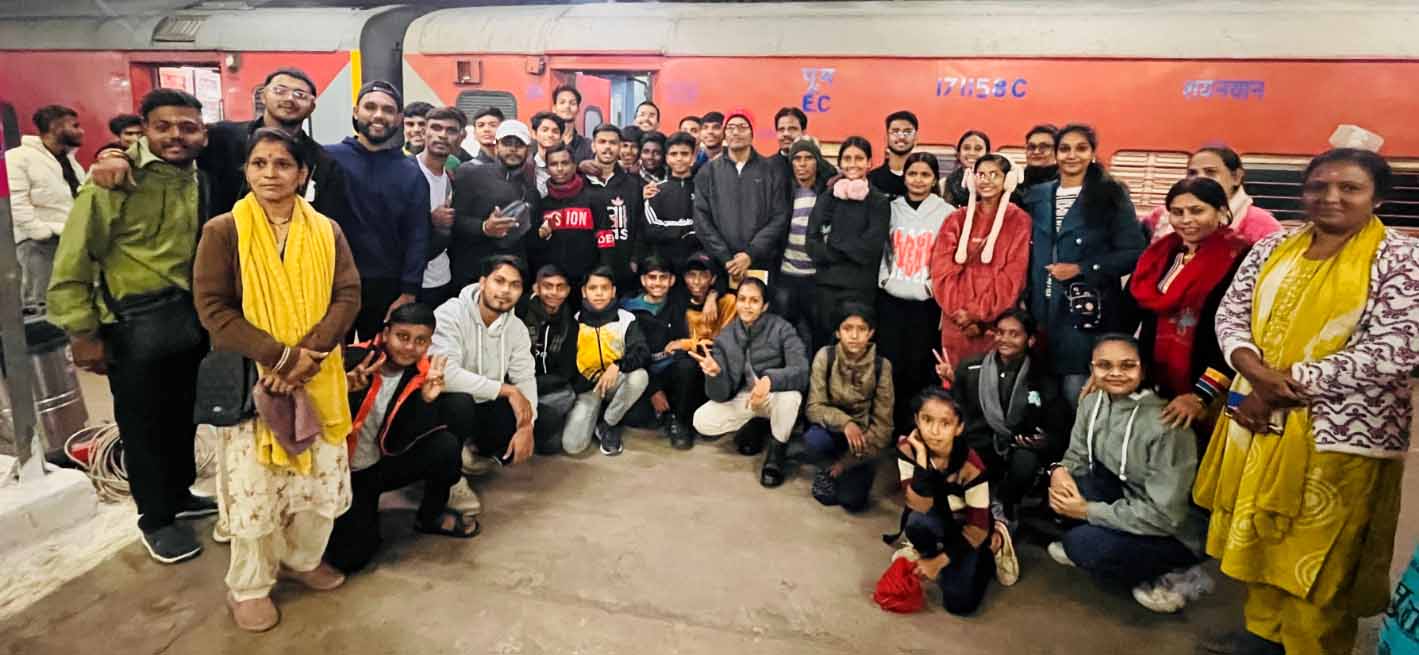 जबलपुर रेल मंडल के स्काउट गाइड के सदस्य लखनऊ में आयोजित 19वीं नेशनल जम्बूरी के लिए रवाना