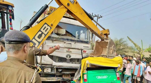 बिहार: भीषण सड़क हादसा, ट्रक और ऑटो की टक्कर में 6 लोगों की मौत, 7 लोग गंभीर, गुस्साई भीड़ ने सड़क किया जाम