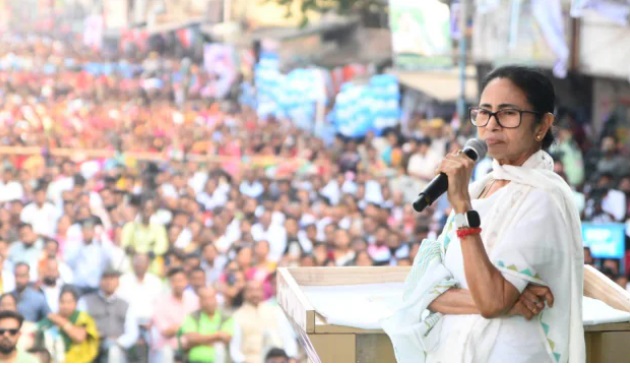 रैली के लिए हेलीकॉप्टर उड़ान नहीं भर सका तो भड़कीं ममता बनर्जी, भाजपा पर चुनाव से पहले टकराव शुरू करने का लगाया आरोप