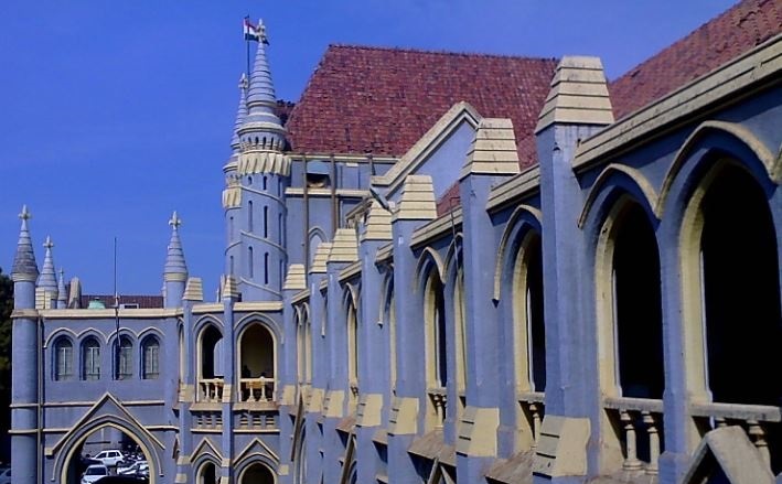 मल्टी लेवल पार्किंग-लायर्स के निर्माण में देरी को लेकर हाईकोर्ट ने जताई नाराजगी, कहा इसी काम में देरी करना होता है