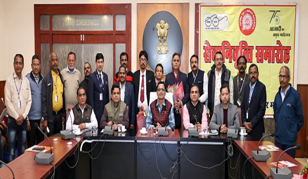 जबलपुर: रेल मंडल के 16 रेल अधिकारियों एवं कर्मचारियों को सेवानिवृत्ति पर दी गई भावभीनी विदाई