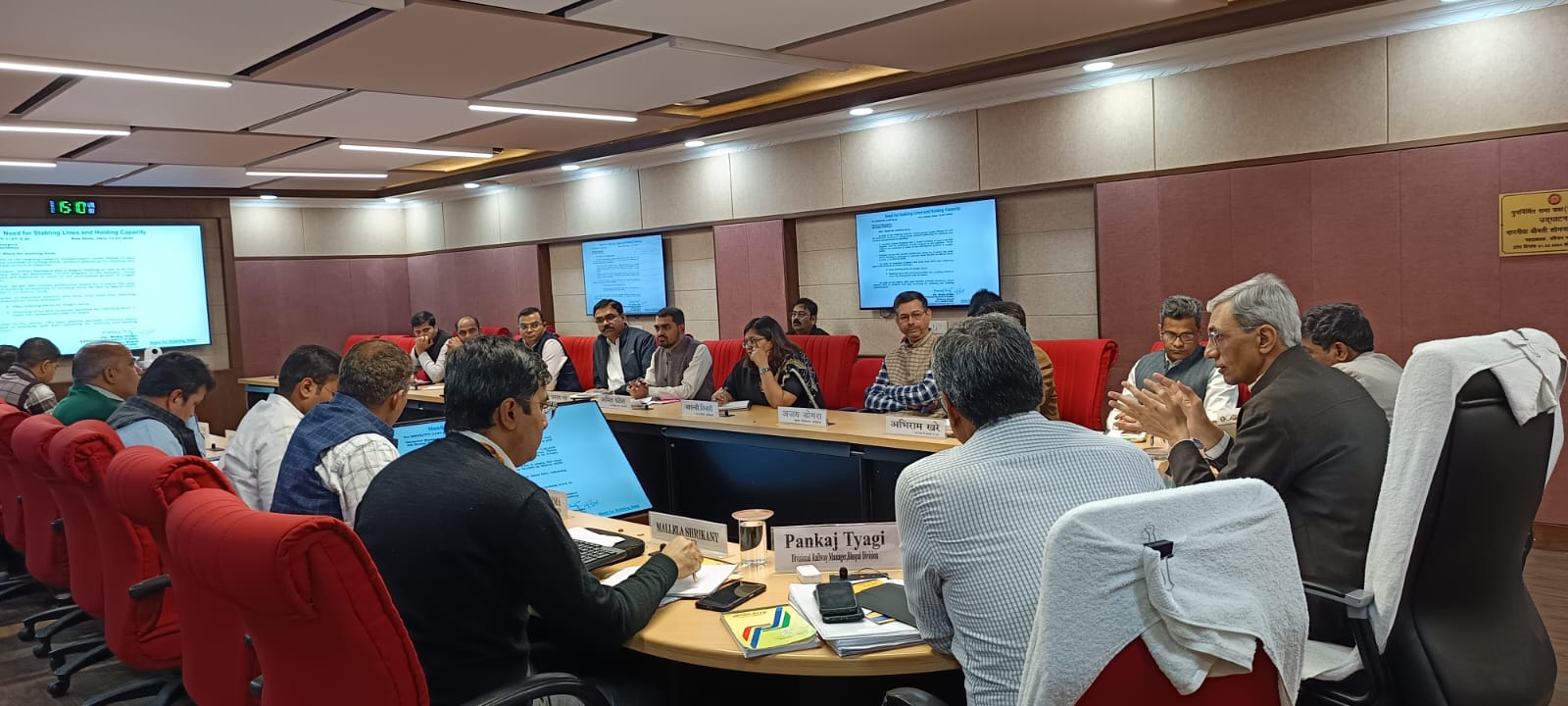 रेलवे बोर्ड सदस्य हितेन्द्र मल्होत्रा पमरे के भोपाल पहुंचे यात्री सुविधाओं एवं विकास कार्यों का किया निरीक्षण