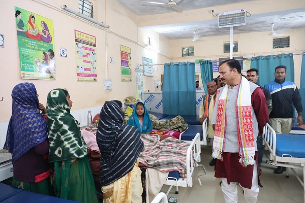 स्वास्थ्य मंत्री श्री श्याम बिहारी जायसवाल ने सामुदायिक स्वास्थ्य केंद्र साजा का किया निरीक्षण