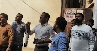 जबलपुर : सतना बिल्डिंग में तिमंजिला मकान में लगी भीषण आग, बुझाने खुद पहुंच गए निगमायुक्त