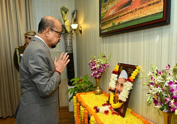 डॉ. राजेंद्र प्रसाद शुक्ल की जयंती पर राज्यपाल ने किया नमन