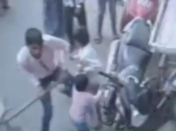 मुफ्त में मिठाई न देने पर दुकानदार पर किया प्राणघातक हमला