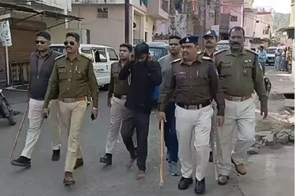 जबलपुर में कुख्यात बदमाश संजू का एनएसए, पुलिस ने गिरफ्तार कर निकाला जुलूस..!