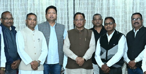 मुख्यमंत्री श्री विष्णुदेव साय से हल्बा-हल्बी समाज के प्रतिनिधिमण्डल ने की सौजन्य मुलाकात