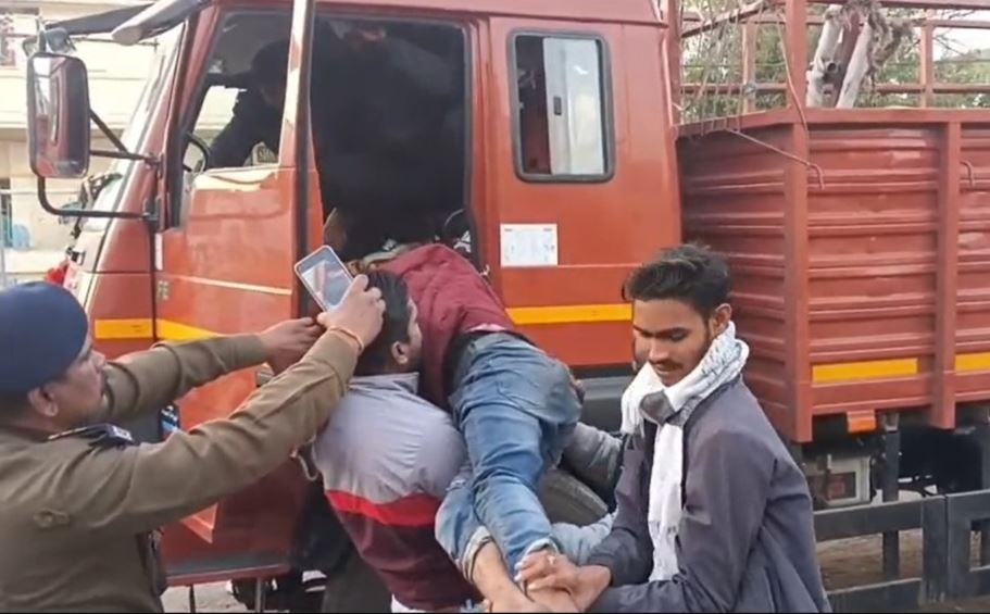 जबलपुर के संजीवनी नगर मेंट्रक चालक की पत्थर पटककर हत्या, कंडेक्टर लापता..!