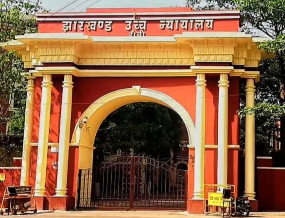 झारखंड हाईकोर्ट ने बालू घाटों के आवंटन पर लगी रोक को बरकरार रखा, राज्य सरकार से पेसा एक्ट लागू करने की समय-सीमा बताने को कहा