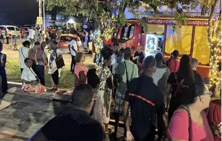 बेकाबू कार ने भीड़ को रौंदा, 10 लोगों की दर्दनाक मौत, क्रिसमस की खुशियां मातम में बदलीं