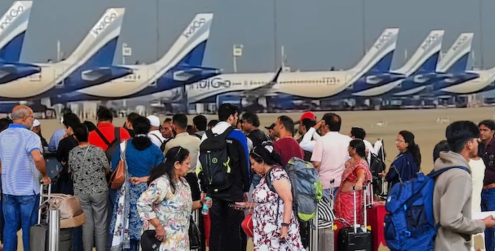 सरकार ने इंडिगो संकट के बीच तय किया एयर टिकटों का अधिकतम किराया अब 500KM की दूरी के लिए 7500 रुपये