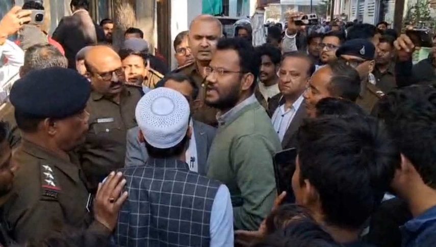 स्मार्ट मीटर लगाने के दौरान भारी बवाल, पुलिस बल की मौजूदगी में बदले मीटर, पुराने मीटर में छेड़छाड़ का चौंकाने वाला खुलासा