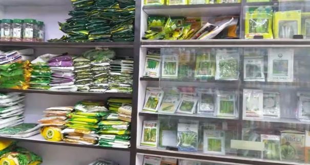 जबलपुर में कृषि केन्द्र पर मिले एक्सपायरी व प्रतिबंधित कीटनाशक, प्रशासनिक टीम की दबिश में खुलासा