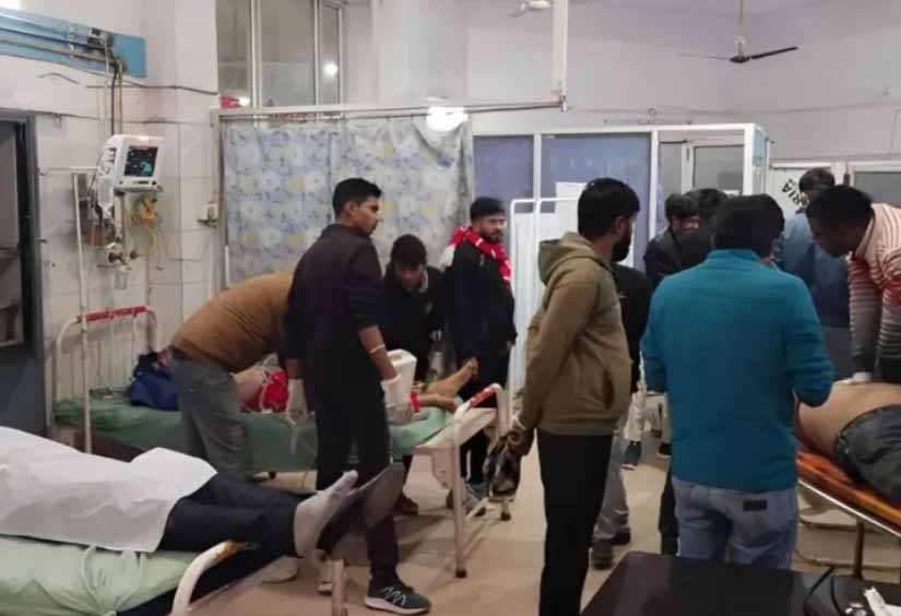 राजस्थान : हाईवे पर पिकअप से वैन और एसयूवी भिड़ी, 3 लोगों की मौत, वैन में फंसे रहे शव