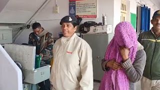 रेलवे स्टेशन पर पकड़ी गई महिला, करती थी भाड़े पर गांजे की तस्करी, जीआरपी ने पकड़ा