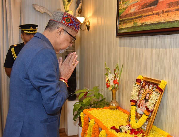 राज्यपाल श्री डेका ने संत बाबा गुरु घासीदास जयंती पर पुष्पांजलि अर्पित की