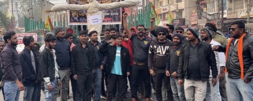 बांग्लादेश में हिंदुओं पर बर्बरता के खिलाफ रामगढ़ की सड़कों पर उतरा हिंदू टाइगर फोर्स, फूंका कट्टरता का पुतला