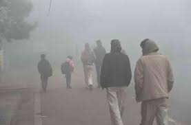 कोहरे का कहर: दिल्ली एयरपोर्ट पर 10 उड़ानें रद्द, 270 से ज्यादा हुई लेट, यात्रियों की परेशानियां बढ़ी