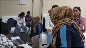 एमपी के देवास में लोकायुक्त ने रिश्वत लेते महिला आरक्षक को किया गिरफ्तार, एसपी ने किया सस्पेंड, टीआई लाइन हाजिर