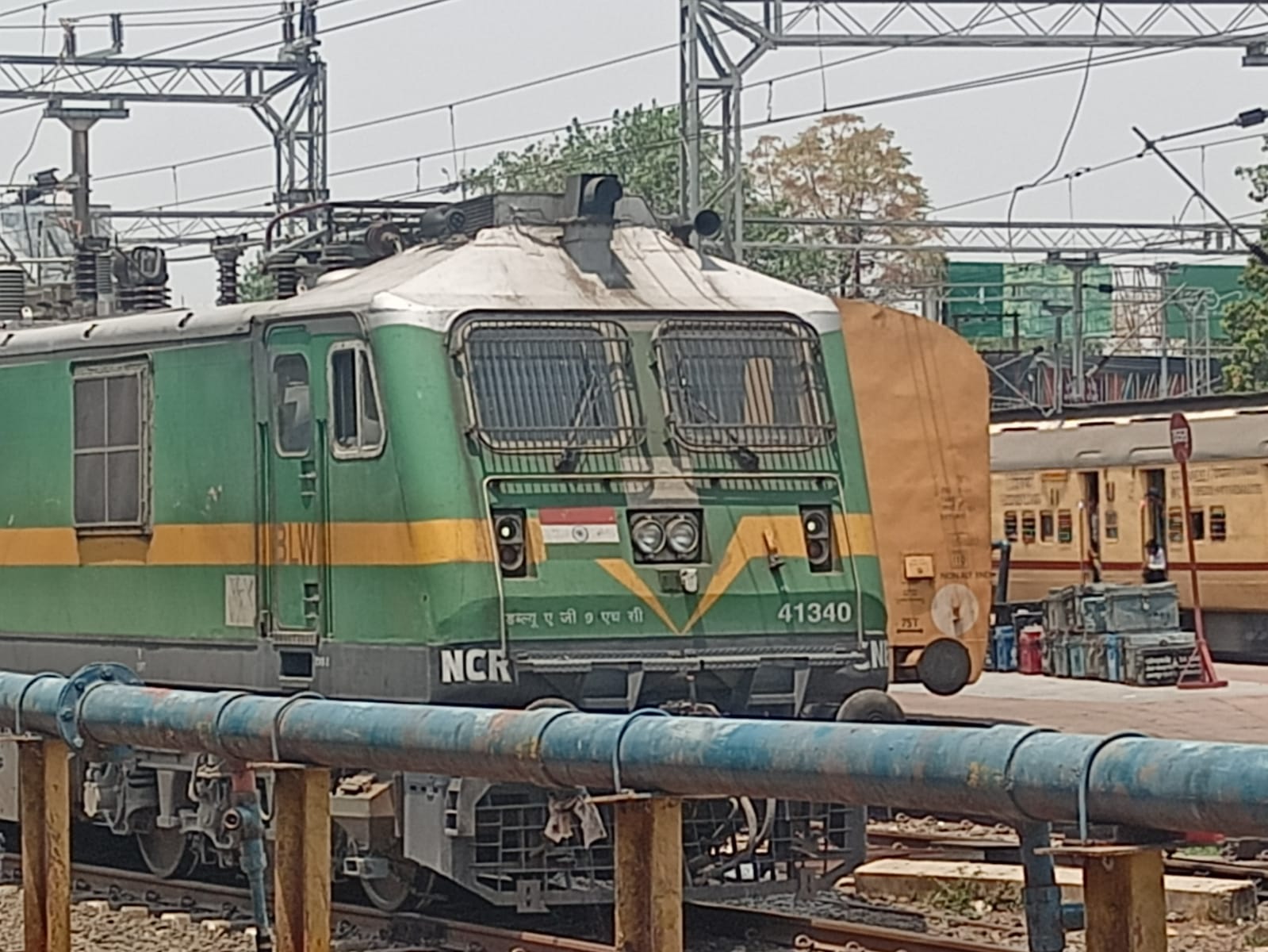 एमपी : ग्वालियर में ट्रेन से टकराए 3 सांड, क्षतिग्रस्त होकर इंजन फेल, 1 घंटा तक रेल यातायात रुका रहा