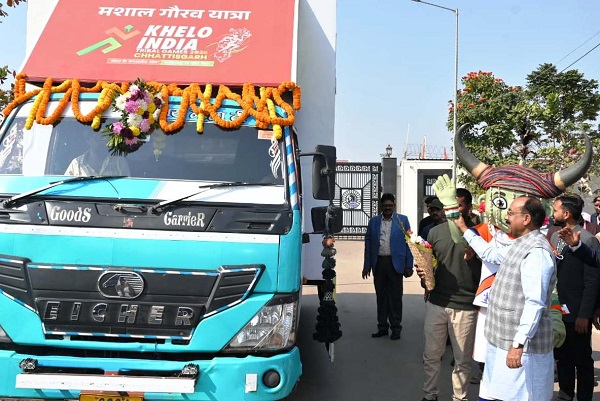 उप मुख्यमंत्री श्री अरुण साव ने खेलो इंडिया नेशनल ट्राइबल गेम्स के लिए मशाल गौरव यात्रा को दिखाई हरी झंडी
