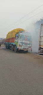 जबलपुर में खड़े ट्रक में लगी भीषण आग, के खजरी चौराहे पर घटा, मची अफरा-तफरी, लाखों का नुकसान