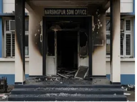 एमपी : एसडीएम कार्यालय में अचानक लगी आग, नरसिंहपुर में भारी प्रयासों के बाद सरकारी फाइलों को बचाया