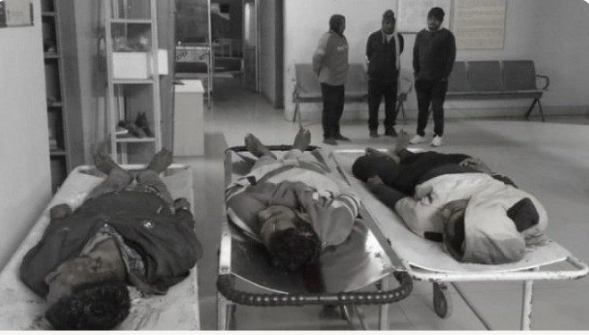 बड़ा हादसा : सड़क किनारे खड़ी हाइवा से टकराई स्कूटी, 3 युवकों की मौके पर मौत