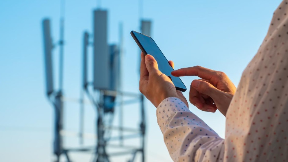 स्मार्टफोन कंपनियों से सोर्स कोड मांगने की तैयारी केंद्र सरकार ने डेटा सुरक्षा को लेकर बड़ा कदम उठाया