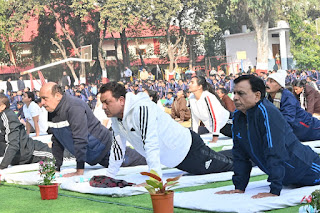 जबलपुर : सामूहिक सूर्य नमस्कार का महा-आयोजन, 1500 छात्रों संग डिप्टी सीएम ने किया प्राणायाम