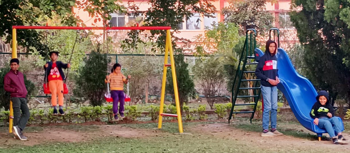 जबलपुर : पावर मैनेजमेंट कंपनी के आवासीय परिसर में विकसित किए गए दो खेल उद्यान, मिलेगा स्टाफ को लाभ