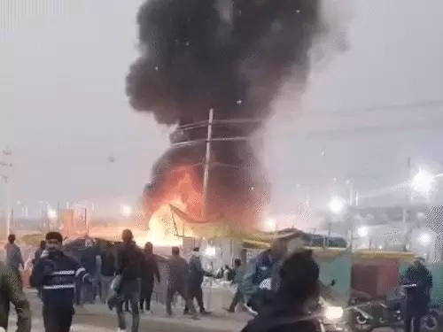 प्रयागराज माघ मेला क्षेत्र में भीषण आग लगी, कल्पवासियों में मची अफरातफरी, कई टेंट हुआ खाक