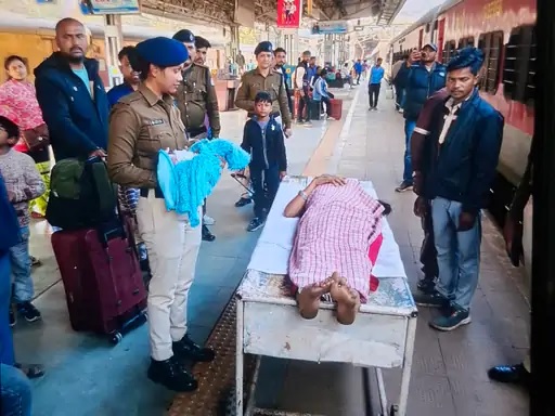 मुंबई मेल में महिला ने बच्चे को दिया जन्म, मां और बच्चा स्वस्थ, रेलवे ने कटनी में मिली चिकित्सा सुविधा