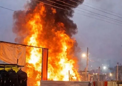 प्रयागराज: माघ मेले में फिर लगी भीषण आग, 10-15 टेंट जलकर राख, 24 घंटे में दूसरी घटना, मचा हड़कम्प