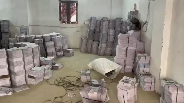 एनसीईआरटी की बड़ी कार्रवाई, गाजियाबाद में नकली किताबों का भंडाफोड़, 32 हजार से ज्यादा पायरेटेड पुस्तकें जब्त