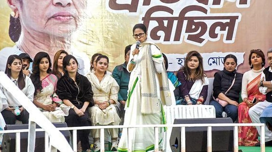 भाजपा शासित राज्यों में बंगाली बोलने पर प्रवासी मजदूरों के साथ हो रही क्रूरता, ममता बनर्जी ने साधा केंद्र पर निशाना