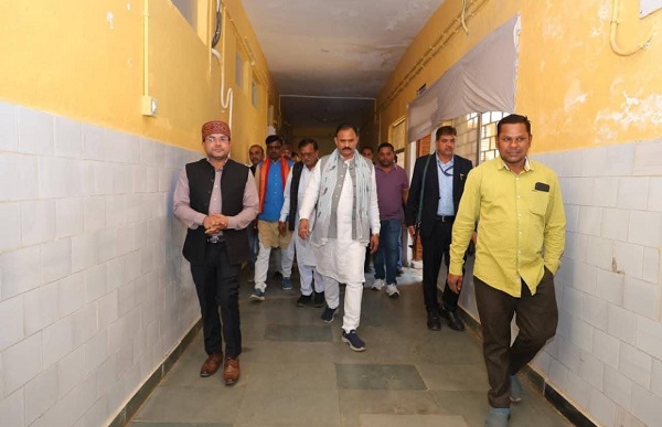स्वास्थ्य मंत्री श्री श्याम बिहारी जायसवाल ने सामुदायिक स्वास्थ्य केन्द्र बोड़ला का किया औचक निरीक्षण