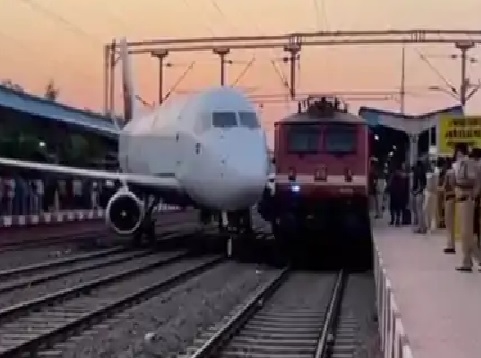 जबलपुर मुख्य रेलवे स्टेशन पर विमान की लैंडिंग का दावा, वायरल वीडियो से मचा हड़कंप