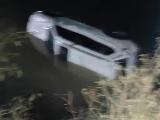 छत्तीसगढ़ : क्रिकेट खेलकर लौट रहे खिलाडिय़ों की स्कार्पियो तालाब में गिरी, 3 की मौत, 4 युवकों को बचाया