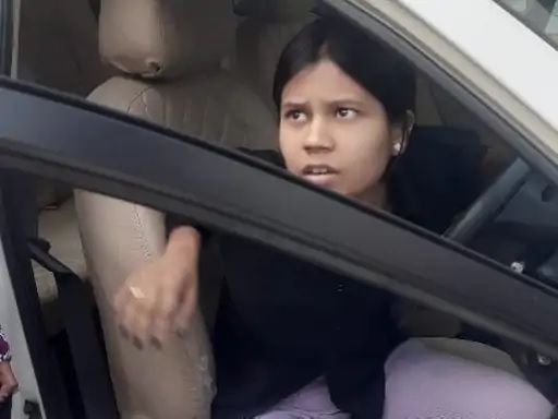 जबलपुर में युवती ने तेज रफ्तार कार से राहगीर को मारी टक्कर, पैरों में गंभीर चोट पहुंची