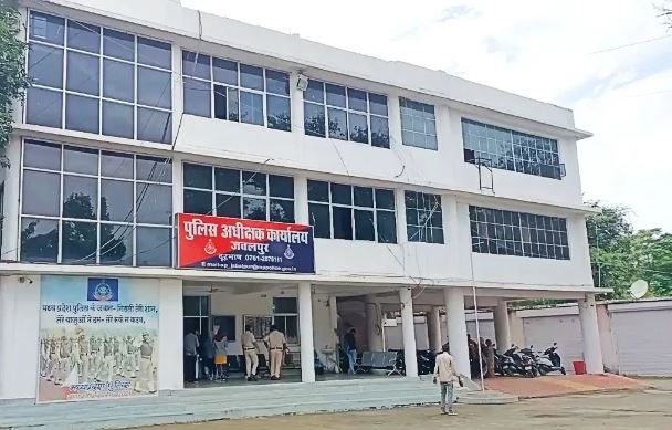 बघराजी पुलिस चौकी में खाकी पर गंभीर आरोप, युवक ने एसपी कार्यालय पहुंचकर सुनाई प्रताड़ना की कहानी