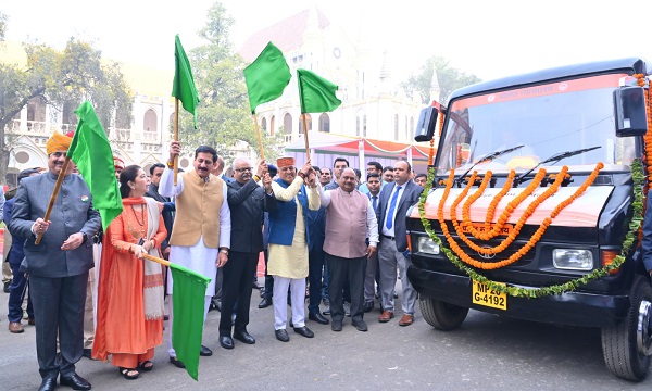 जबलपुर में न्याय का नया अध्याय, गणतंत्र दिवस पर मुख्य न्यायाधीश ने चलित न्यायालय रथ को दिखाई हरी झंडी